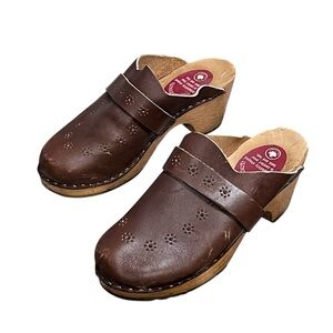 Wallstrom’s Canadian Leather Laser Cut Floral Design Wooden Heeled Clogs Size 39